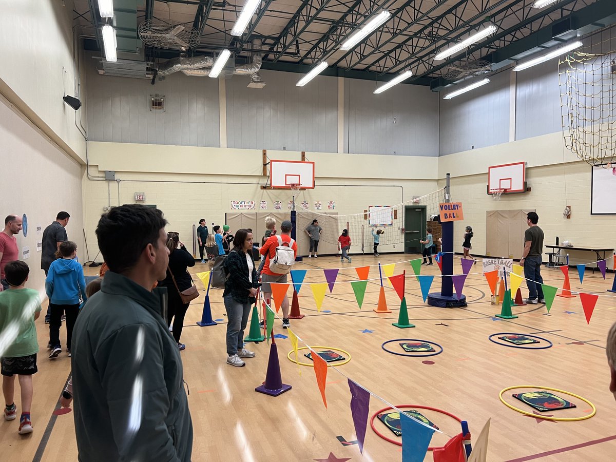 WillDavisElem's tweet photo. Monday night was Family Fitness Night! It was so fun to see so many of our students and their families playing games, learning to unicycle, and having fun! @AustinISD https://t.co/uhS3isnvtz