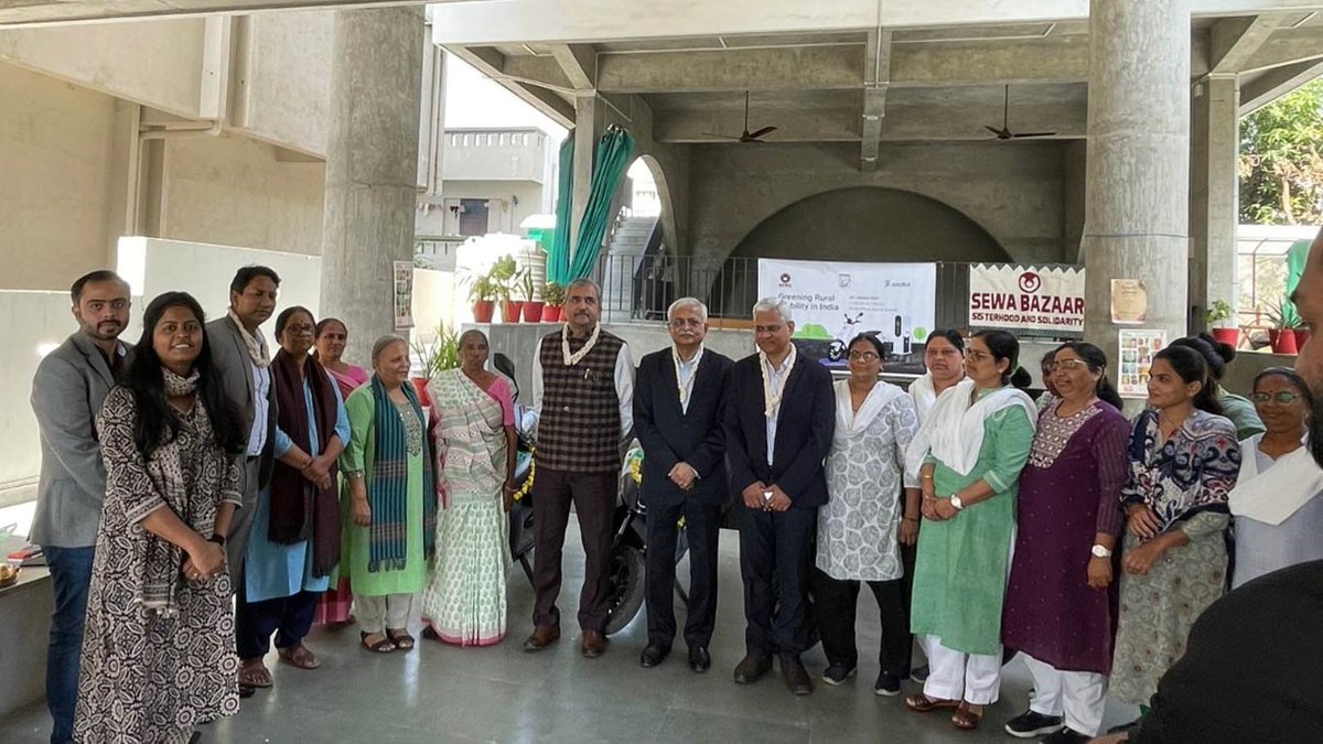knnindia's tweet photo. Electric Vehicles Pilot Launched For Rural Women Entrepreneurs
#EV #RuralWomen #Entrepreneurs #EVPilot #SIDBI
https://t.co/4DSbHMu4xB https://t.co/bCslaMCLid