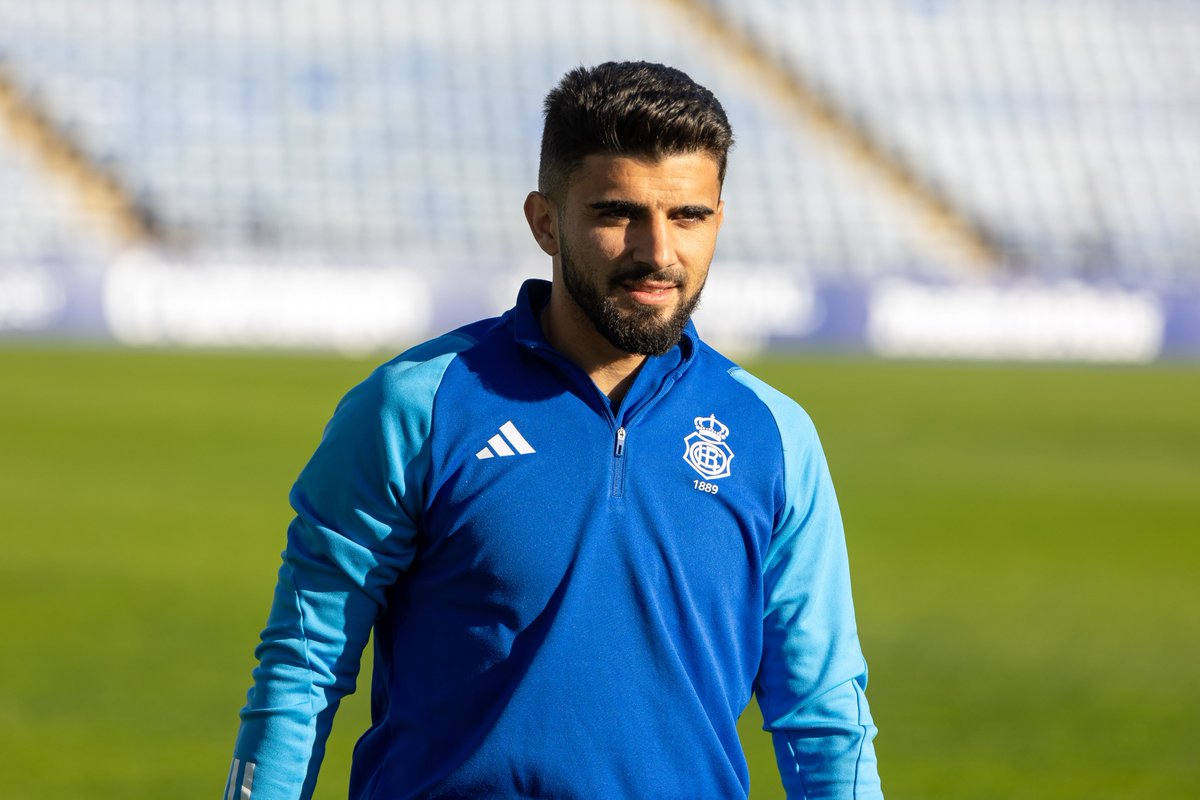 recreoficial's tweet photo. 💪Tras superar su lesión, 𝗠𝗮𝗻𝘂 𝗚𝗮𝗹á𝗻 vuelve a ser integrante de la primera plantilla del Real Club Recreativo de Huelva. 

Después del largo proceso de recuperación, podrá volver al verde con la camiseta del Decano.

¡𝗕𝗶𝗲𝗻𝘃𝗲𝗻𝗶𝗱𝗼 𝗱𝗲 𝗻𝘂𝗲𝘃𝗼, @mggalan4! https://t.co/LndVIGsS3Q