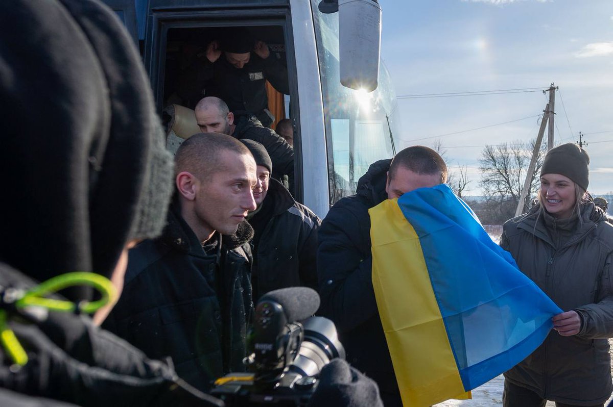 Повернись живим tweet media