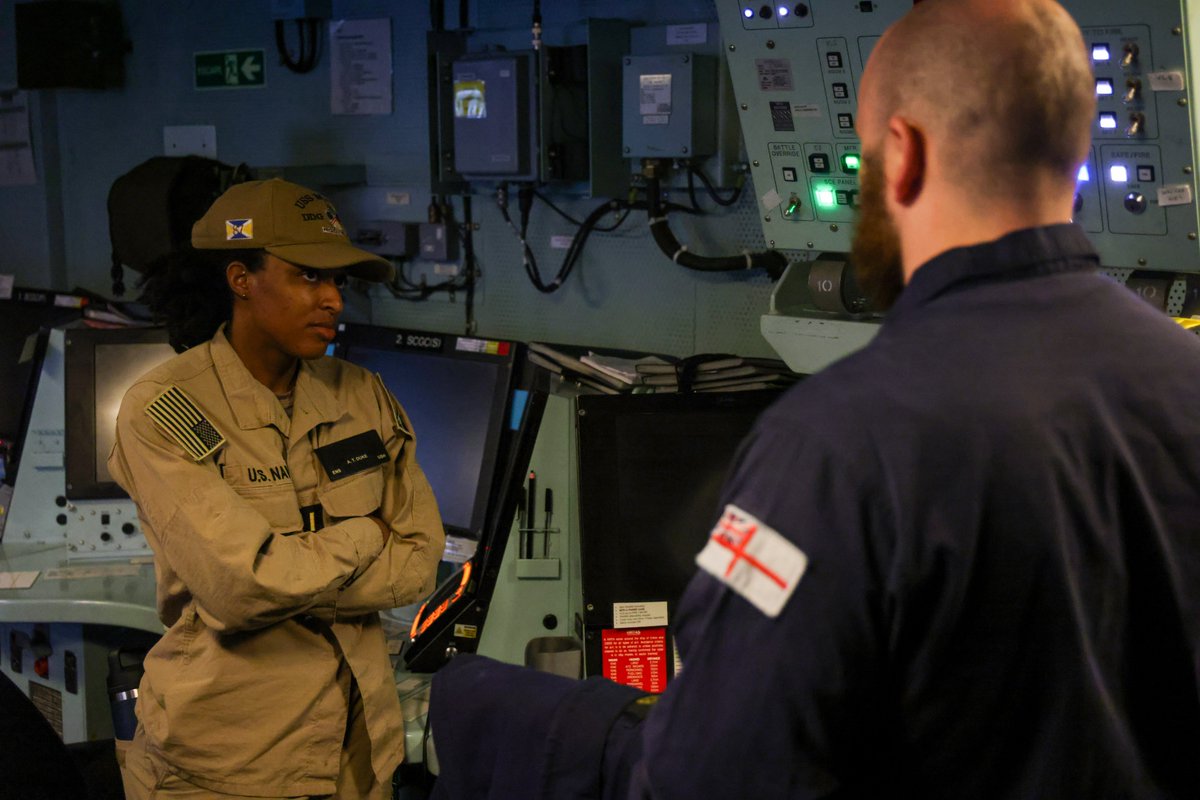 Combined Maritime Forces nations are working together to share knowledge and skills in support of Operation Prosperity Guardian, dedicated to promoting the free flow of trade in the Red Sea. 🇺🇸 US Sailor Ensign Anna Duke joined 🇬🇧 HMS DIAMOND from 🇺🇸 USS MASON as the Liaison