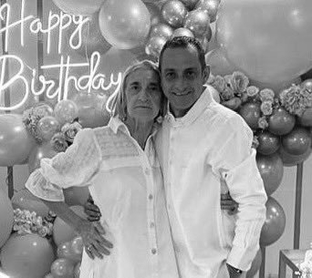 QuintinQuinter's tweet photo. #LucyBaute 
Hoy cumplirías un año más de vida, y aunque ya no estás entre nosotros, se que me cuidas desde el cielo. Por eso, quiero desearte un feliz cumpleaños, Mamá.

¡Bendiciones! https://t.co/ZYnHtKDXvF