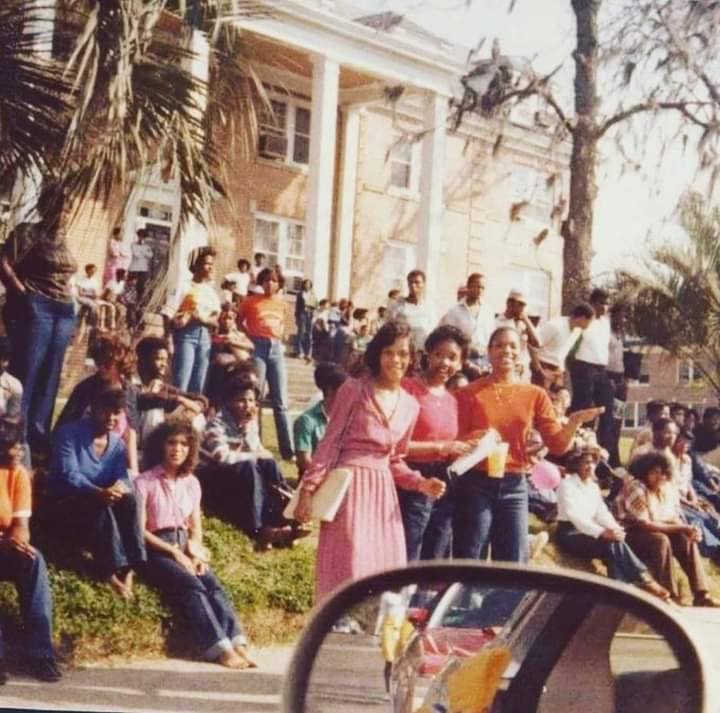 RattlerPit's tweet photo. FAMU Set Friday In The 1980's
#FamuHistory π https://t.co/uoiIGDq8or