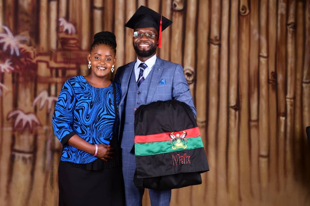 _papawere's tweet image. I have graduated from @Makerere with a bachelors degree in Veterinary medicine.