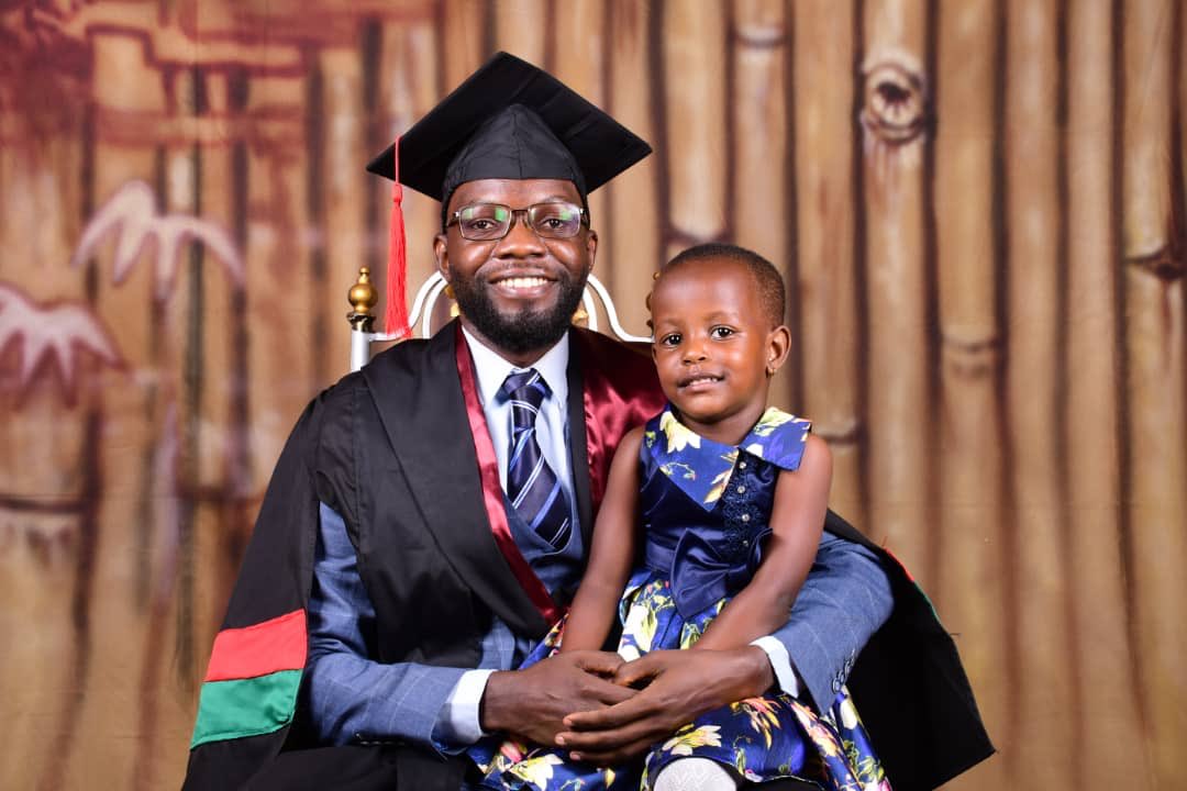 _papawere's tweet image. I have graduated from @Makerere with a bachelors degree in Veterinary medicine.