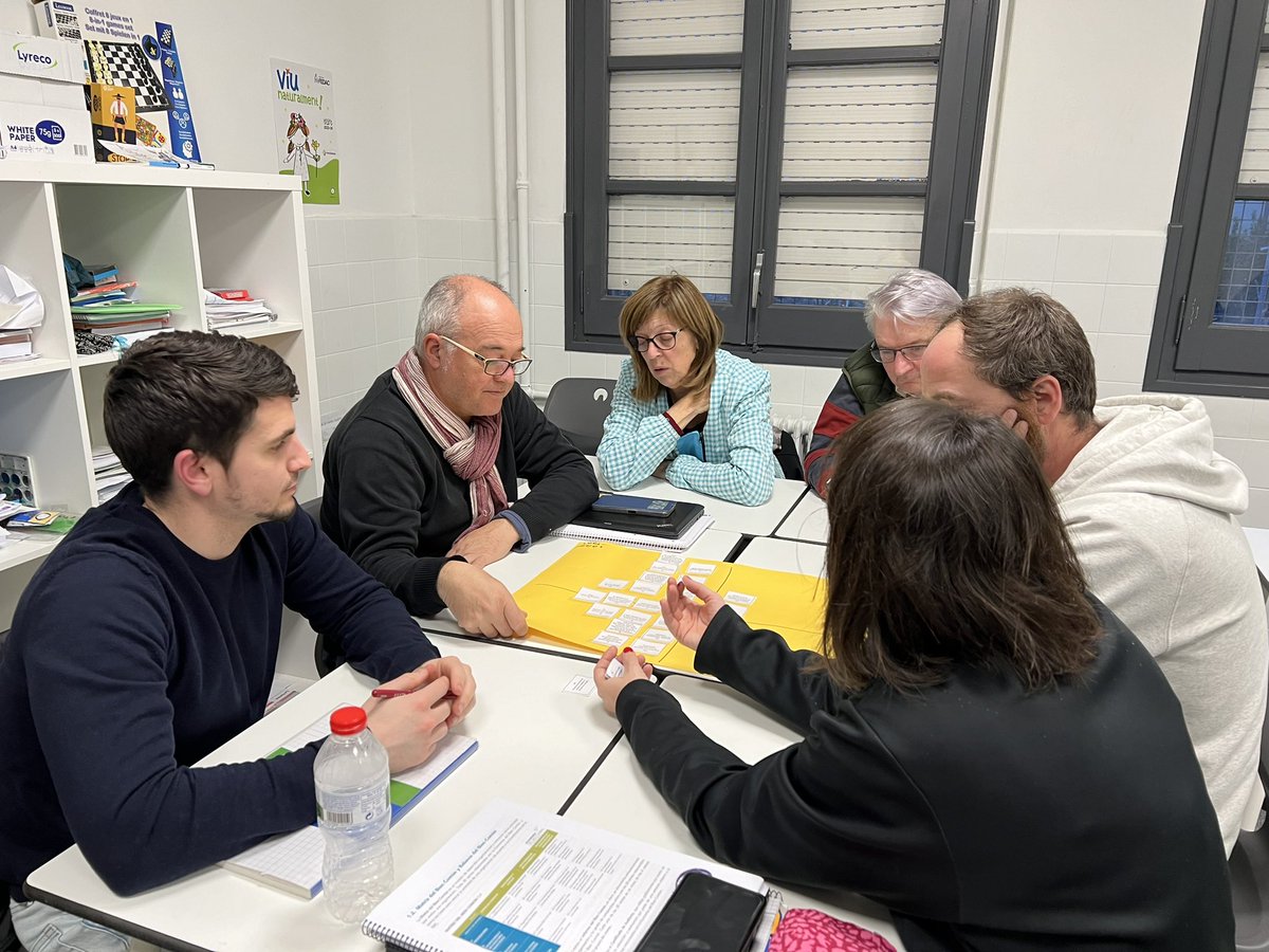 Dinàmica dels nostres docents per conèixer i treballar el <a href="/BeComuFedac/">BéComúFedac</a> .
Prioritzem les diferents propostes per a la #milloracontinua de l'escola i el nostre entorn.
<a href="/EscolesFEDAC/">Escoles FEDAC</a> 
#passiópereducar #avuixdemà #fedacanglès #fedac #formacions