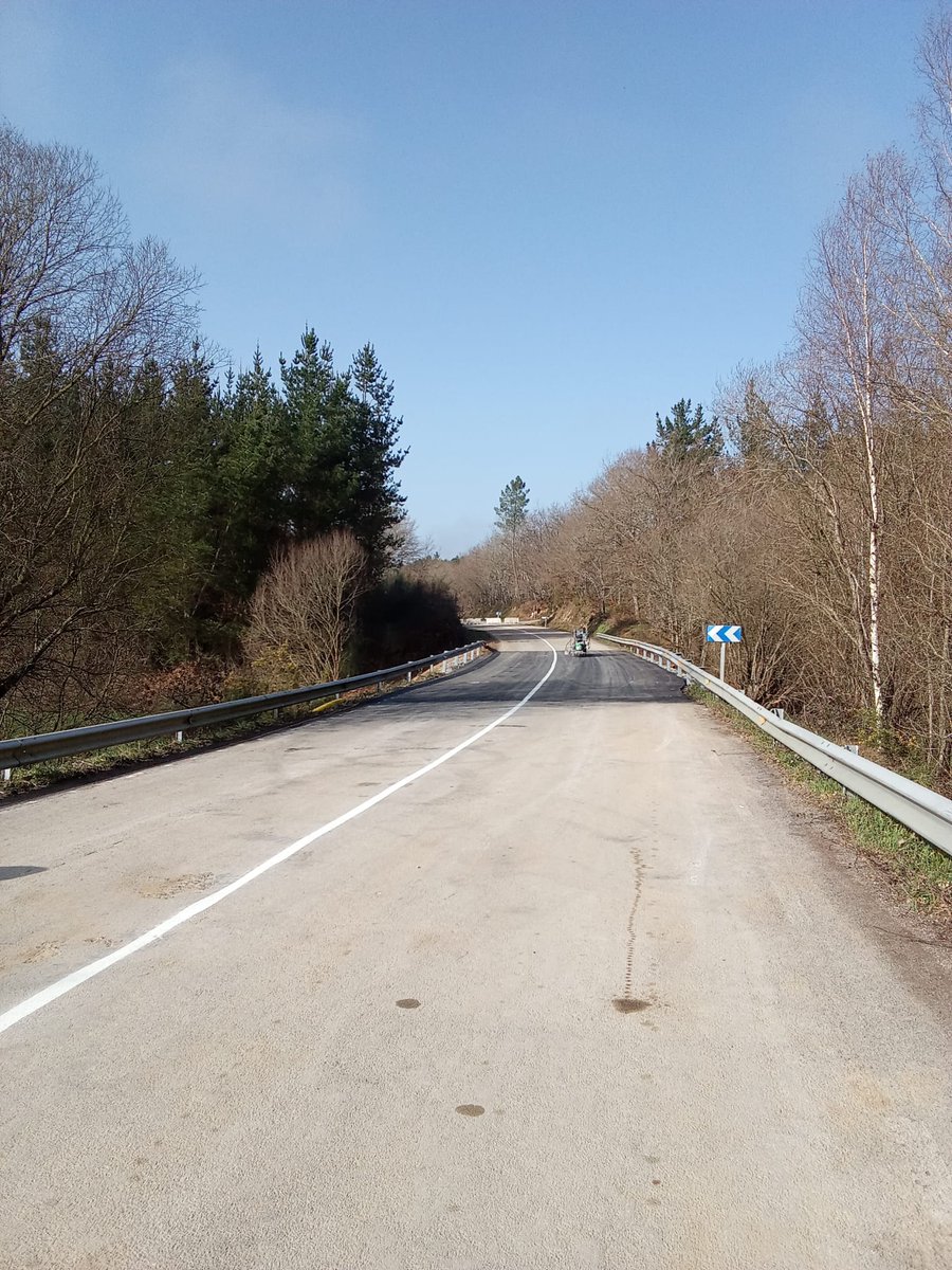 depulugo's tweet photo. ⚠️ A @depulugo reabre ao tráfico o cinto comarcal á altura do concello do #Corgo tras mellorar a drenaxe

Investiu 83.000€ nas obras de instalación dun marco de formigón prefabricado para canalizar a saída da auga dun xeito máis eficiente

👉 https://t.co/8d5ZY2x9DQ https://t.co/DkrApag6BN