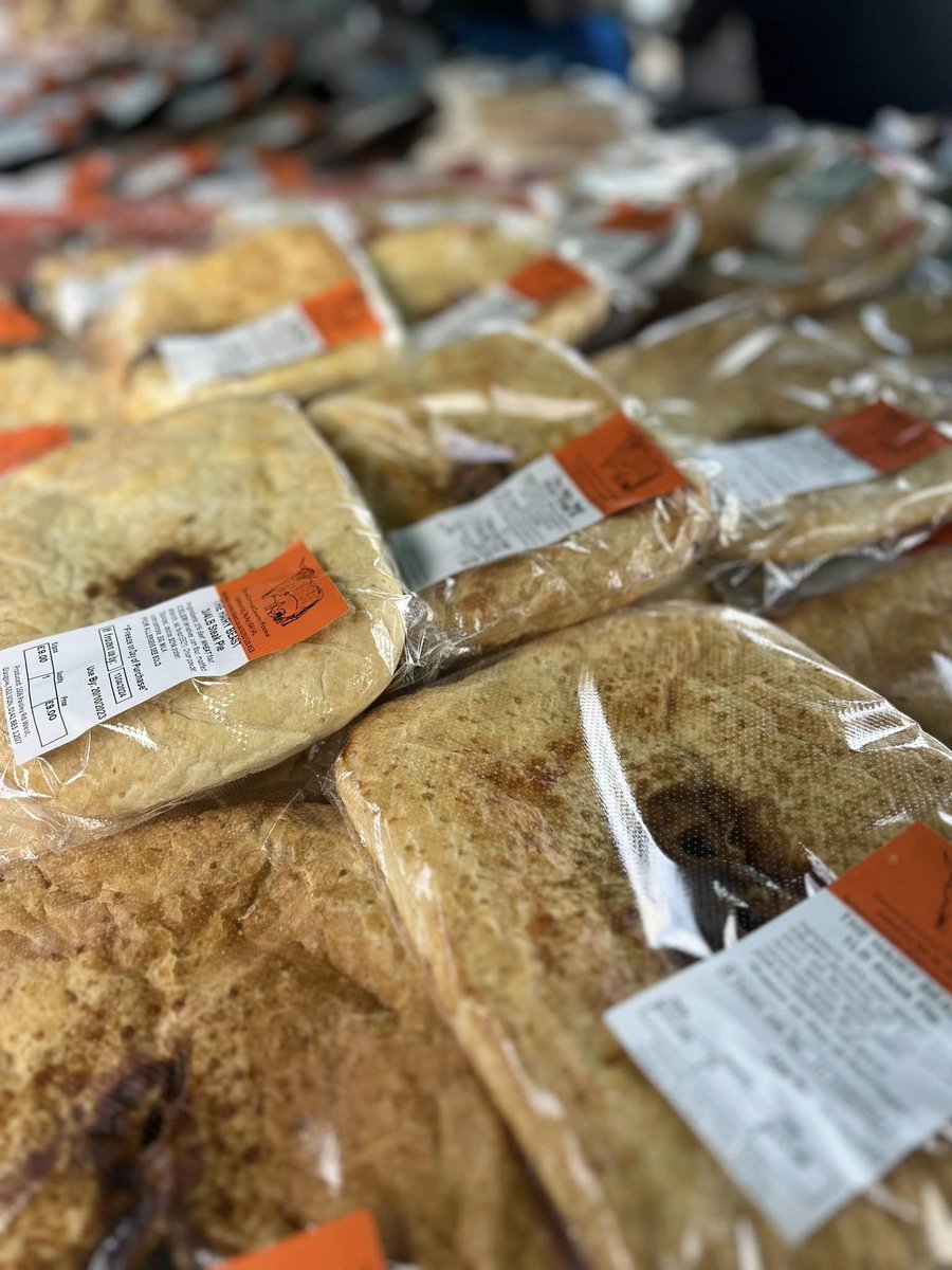 lochlomondshore's tweet image. The Market at Loch Lomond Shores  is back this Sunday from 10am to 4pm with fresh produce, unique crafts, Scottish gifts &amp;amp; street food. And, with on site family activities, beautiful scenery and a friendly atmosphere there is something for everyone. #outdoormarket