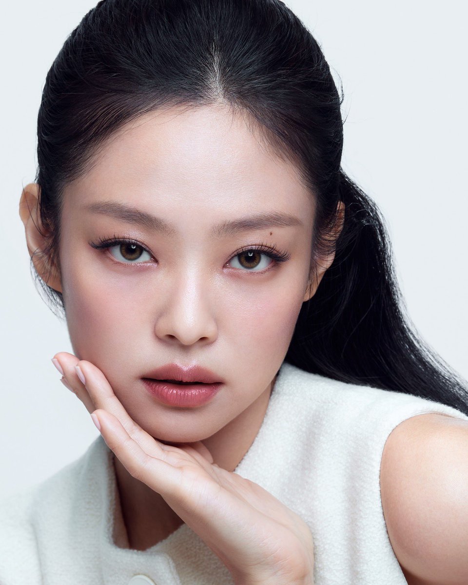 Jennie (BLACKPINK) em nova foto para a Hera Beauty. ✨
