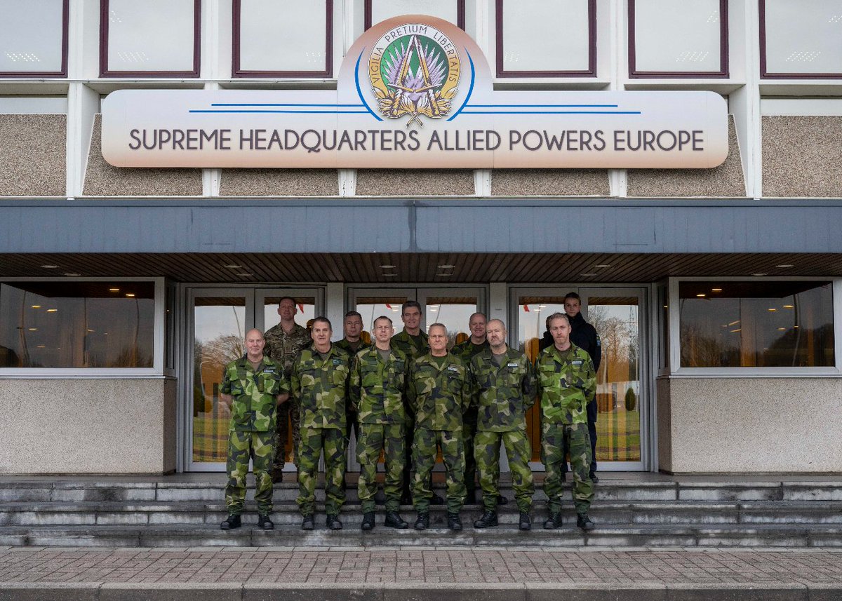 SHAPE_NATO's tweet photo. @NATO @Forsvarsmakten Today we also received the visit of the Swedish Command Senior Enlisted Leader (CSEL) and Defence College 🎖️ https://t.co/4xgeol81pZ