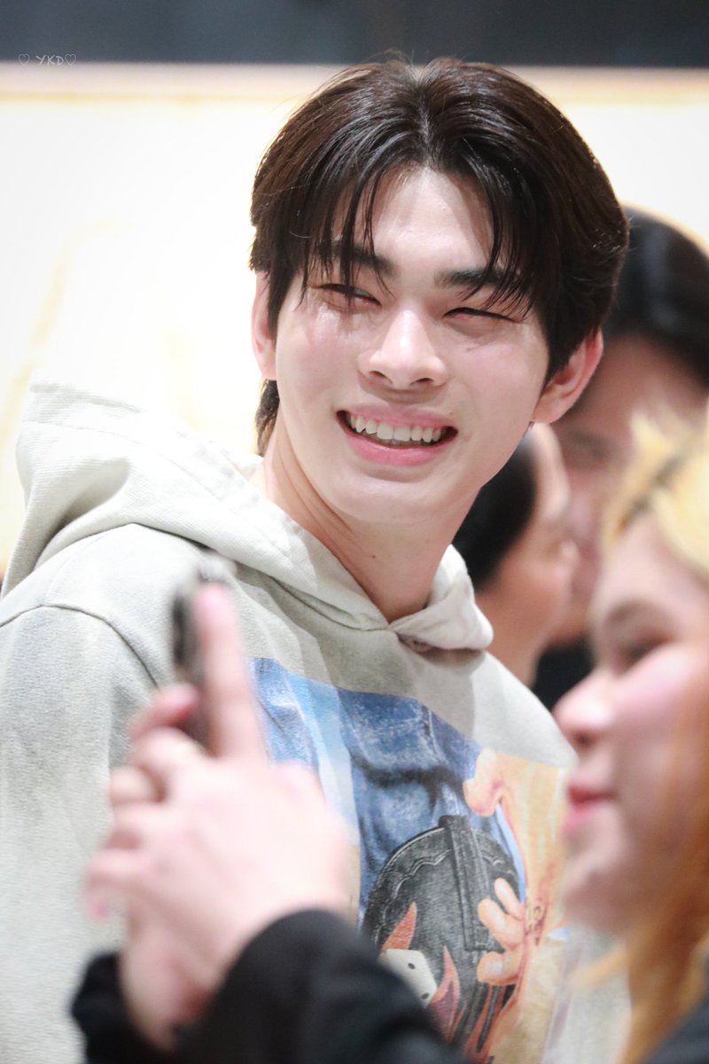 YKDSTORE's tweet photo. ยิ้มนี้ที่คุ้นเคย😊

@mytonsrn

#PalmAngelsSS24xTonSaran 
#mytonsrn https://t.co/LYnx0aTqMb
