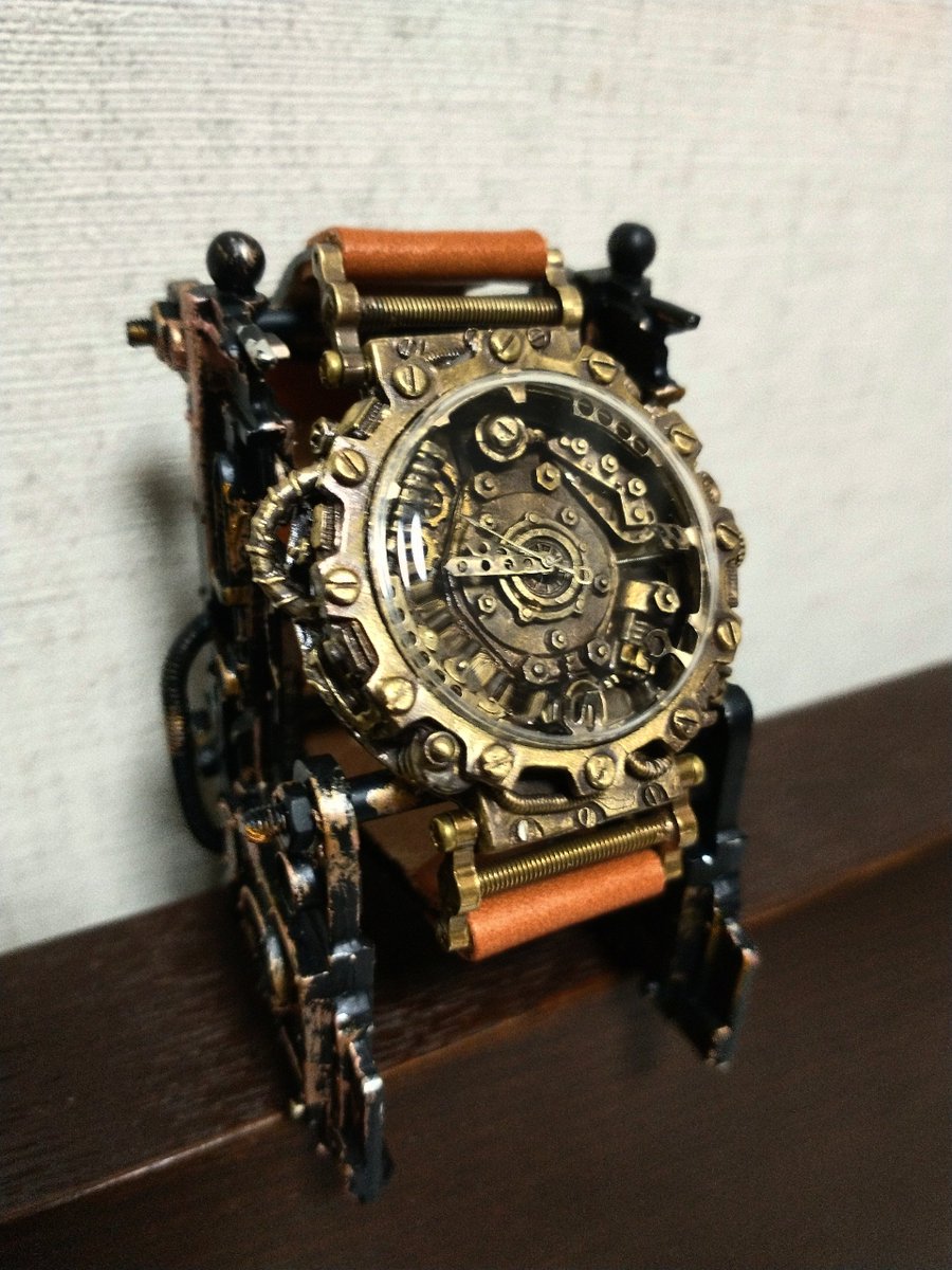 freakoutclub's tweet photo. 来た……
えぐいの一言…
これが手作り腕時計界で師匠と呼ばれる男の作品…
最早芸術である
最強
日本手作り腕時計協会代表、篠原康治さんの作品「DOGUMA」
専用の台も添えて
#篠原康治
#手作り腕時計
#DOGUMA https://t.co/VKf1FaYtzg