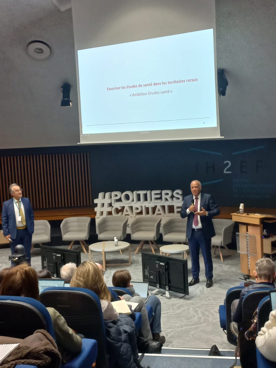 MostafaFourar's tweet photo. "Effets papillon : comment la convergence des actions éducatives peut changer le destin de nos enfants ? Exemples de terrain"
Merci à @Ih2ef pour l'organisation de cette conférence et au public de cadres @education_gouv pour les échanges sur égalité des chances et mixité sociale. https://t.co/mica6GQH0T