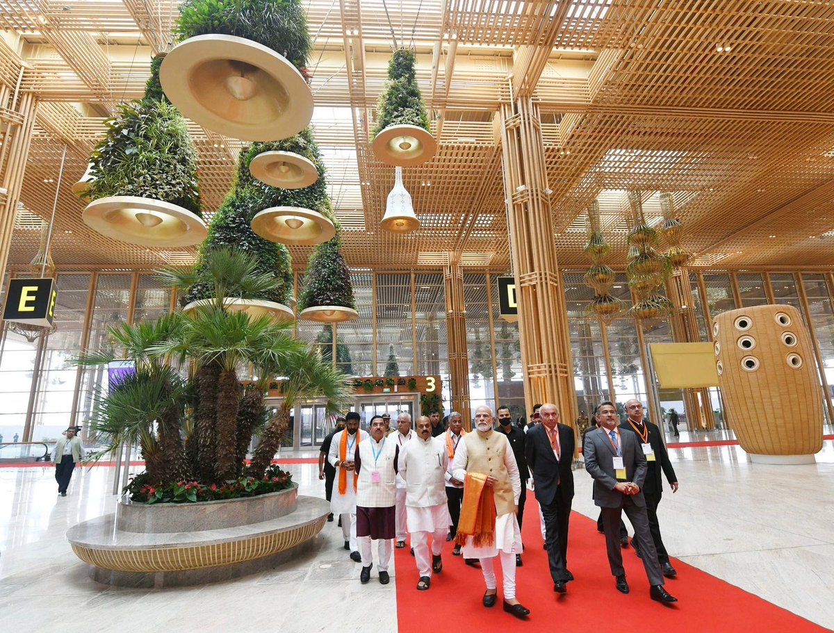 At 2022 World Airport Awards, Bengaluru Airport was recognised as the best Indian airport

In fact, Nikhil Kamath said that it’s the best one in the world!

But still, many think it’s a waste of money

THREAD: The hype about BLR airport &amp; if it’s actually the best in the world🧵