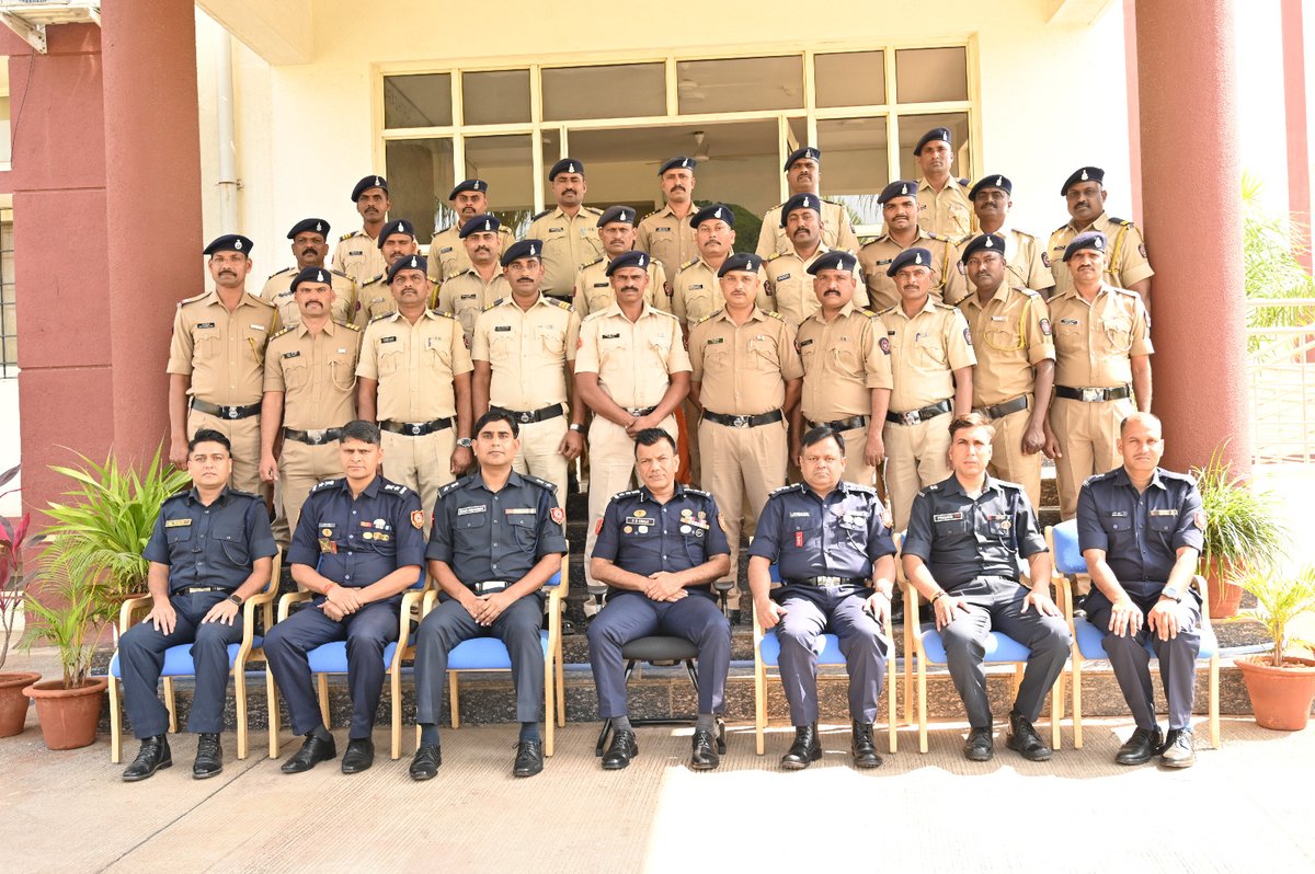 05NDRF's tweet photo. #Trainingvisit on DM
Team #5NDRF conducted Awareness familiarization cum training visit for SRPF, Maharashtra. "
#Empoweringsociety and strengthening first responders. #SRPF
@ANI
@sdmamaharashtra
@NDRFHq
@ndmaindia
@PIBMumbai https://t.co/3vA7NaqYCC