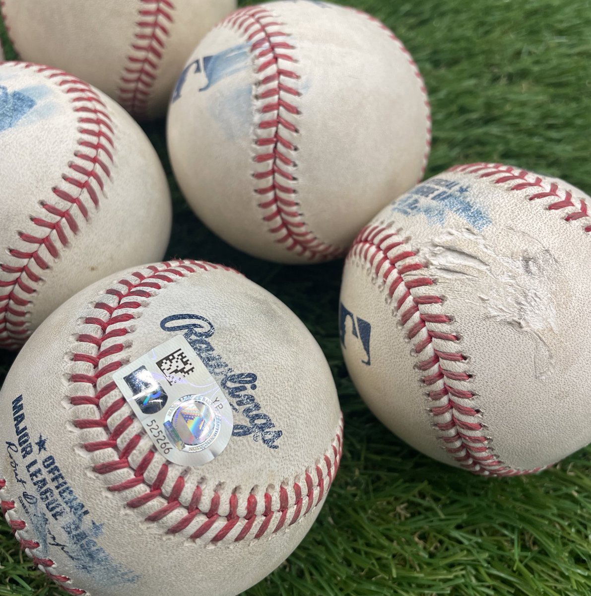 MetsMemorabilia's tweet image. Game-used baseballs ⚾️😍
For a list of available items, email gameused@nymets.com.