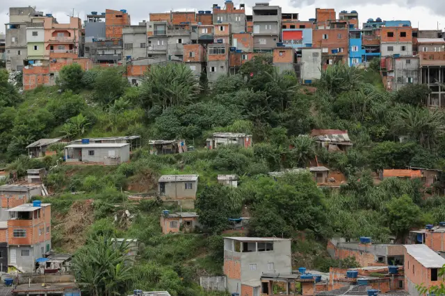 teladobrasil's tweet photo. São Paulo tem quase 200 mil moradias em área de risco de deslizamento de terra: Levantamento mostra que maior parte está na periferia; moradores voltam para regiões de risco por falta de recursos
https://t.co/UYPNsYIztD https://t.co/BhAyQiENWR