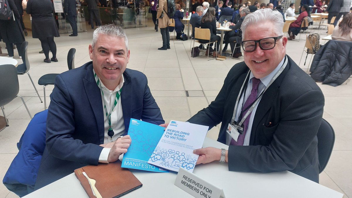 🔵This afternoon Cllr Kevin Bentley @CllrKBentley, Leader of the LGA Conservative Group, met with the Craig Tracey MP, Deputy Chairman of the Conservative Party with responsibility for local government, to discuss the work of the LGA Conservative Group 👇👇👇