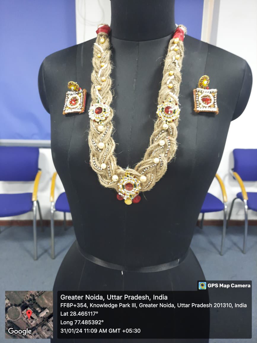 DrAjayRana's tweet photo. Thrilled to showcase the exceptional talent of Amity School of Fashion Technology, AUGN campus!
Our fashion team has truly excelled in the display of face painting and hand-made jewelry products. Kudos to their commendable work!
#fashioncareer #amityuniversity #amityuniv #amity https://t.co/e1rx221eW0