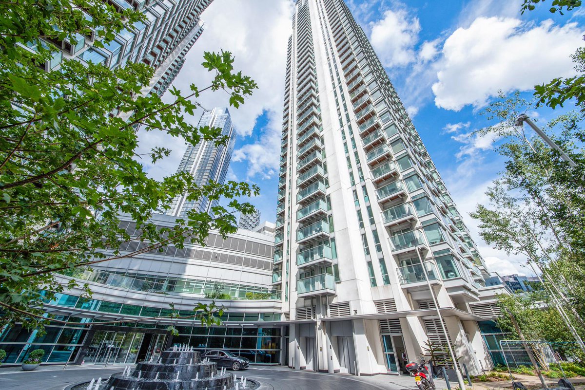 TO LET: Studio apartment for rent in East Tower, Pan Peninsula, Canary Wharf E14. £465pw

Features:
☑ Private balcony
☑ Private Cinema
☑ Residents Gym & Pool
☑ Studio Suite

#Londonrentals #CanaryWharf #studioflat #rentallondon #luxuryliving #waterfront #IconicBuilding