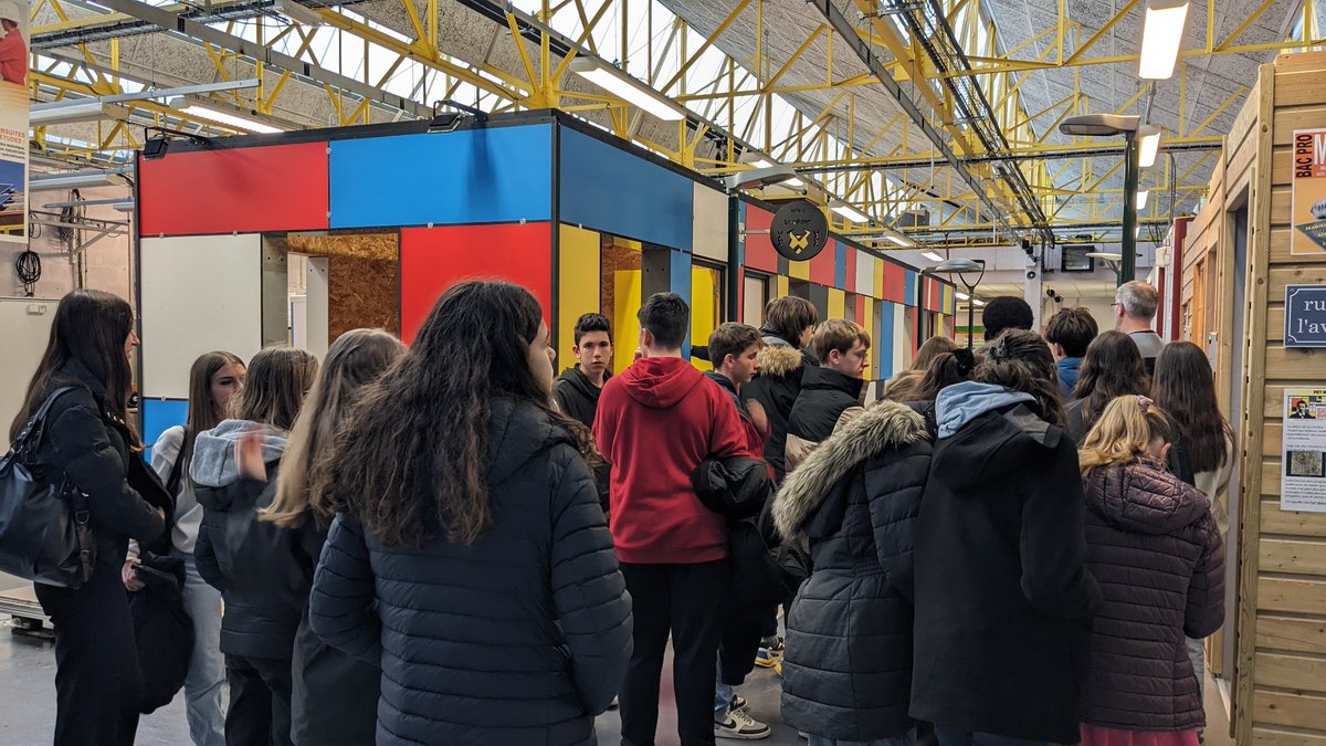 [PARCOURS AVENIR]
Mardi 30 Janvier 2024, près de 50 élèves de 3ème du <a href="/ClgPasteurStlo/">Collège Louis Pasteur (SAINT-LÔ)</a> ont pris part aux visites du Lycée Agricole <a href="/saintlothere/">saintlothere</a> et du Lycée <a href="/Curie_Corot/">Curie Corot</a> pour y découvrir les formations dispensées. 
Merci aux établissements pour leur accueil !