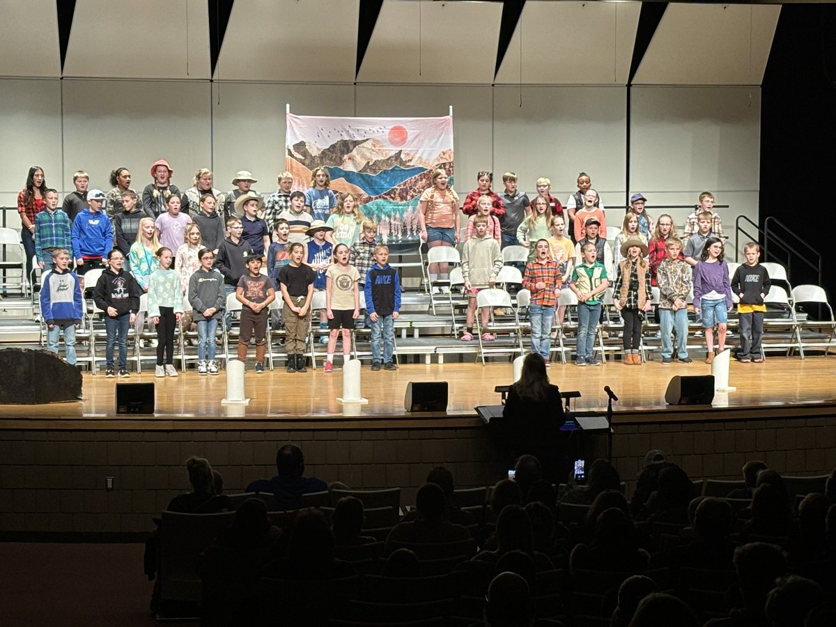 humboldt_elem's tweet photo. We enjoyed two fourth grade concerts last night! Thanks to Mrs. Boyd and students for a great performance! https://t.co/5ptGmG2iwg