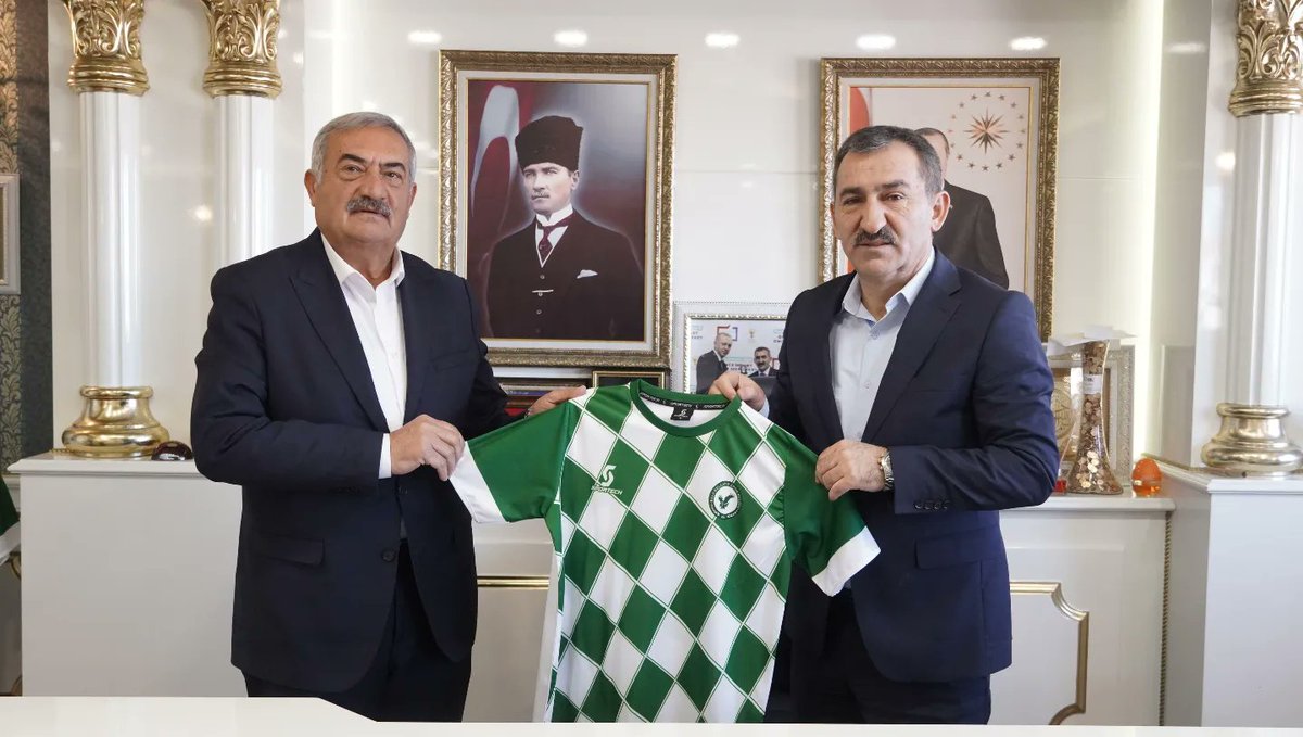 2024 Yerel seçimlerinde AK Parti Meclis Üyesi Aday Adayı Başvurusunda bulunan hemşehrimiz Kenan Aras'a çıkmış oldukları bu kutlu yolda başarılar diliyorum.