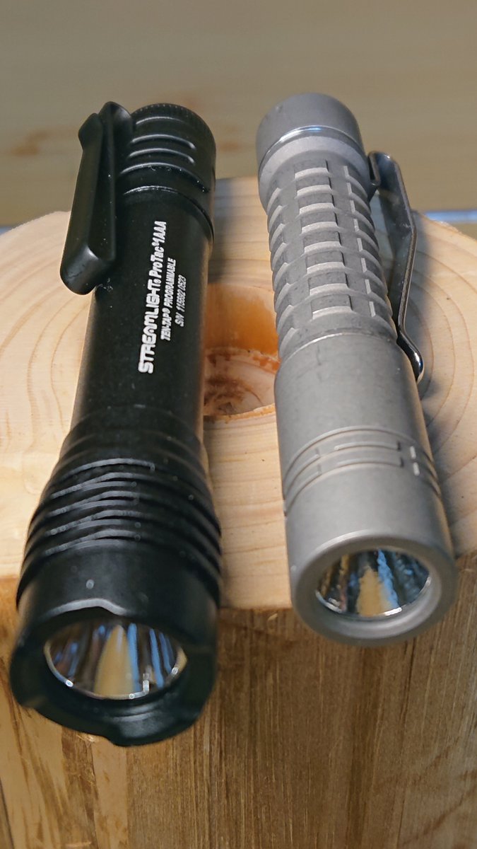 Morino_Iyashi's tweet photo. #Raylight
#Pineapple mini
#Streamlight
#Protac 1AAA
Pa mini Nichia519AT 4250k
Pt 1AAA Nichia519A 4000k
(H2T様謹製)
配光ほぼ同じ、近くでは1AAAにリン��状の色分離あり。周辺光は1AAAが若干明るい。
スイッチはPa miniは軽く1AAAは重い。
甲乙付け難しです。 https://t.co/j16GxsgYDr