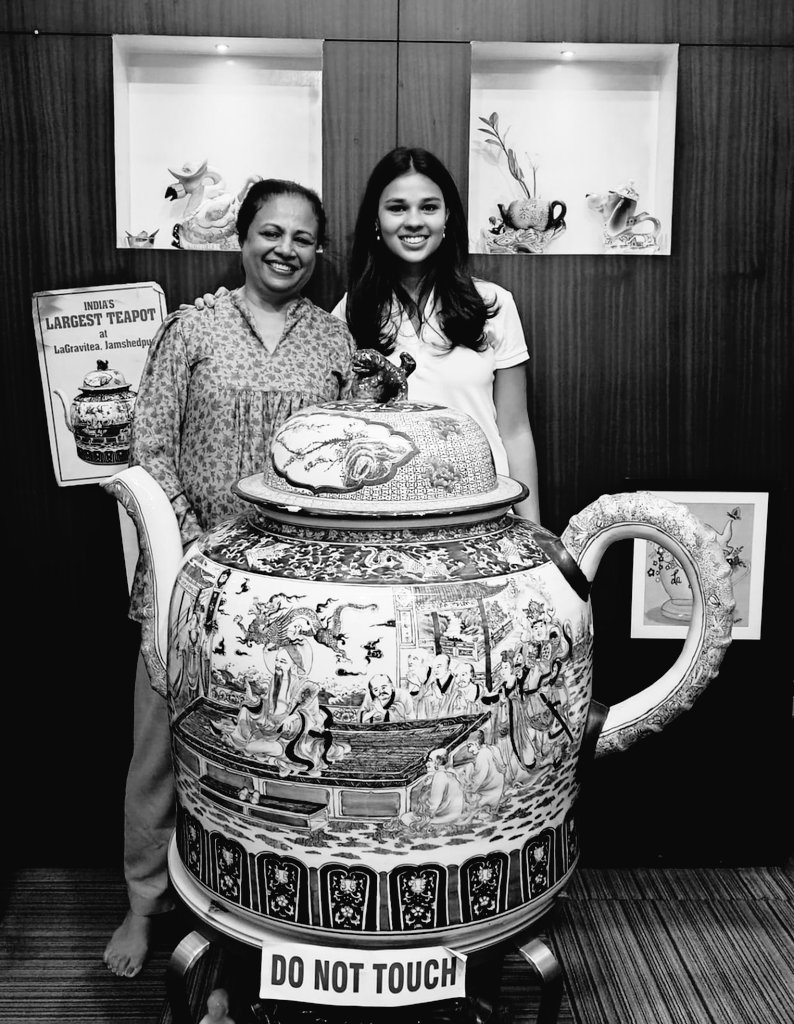 Neena and Leonie from #Germany posing with the World's Largest workable #TeaPot at La Gravitea, a #DeafCafe on Jan 29, 2024. #TeaPotCollector #Antiques #Vintage @InvestIndiaGER @eoiberlin @indembcam