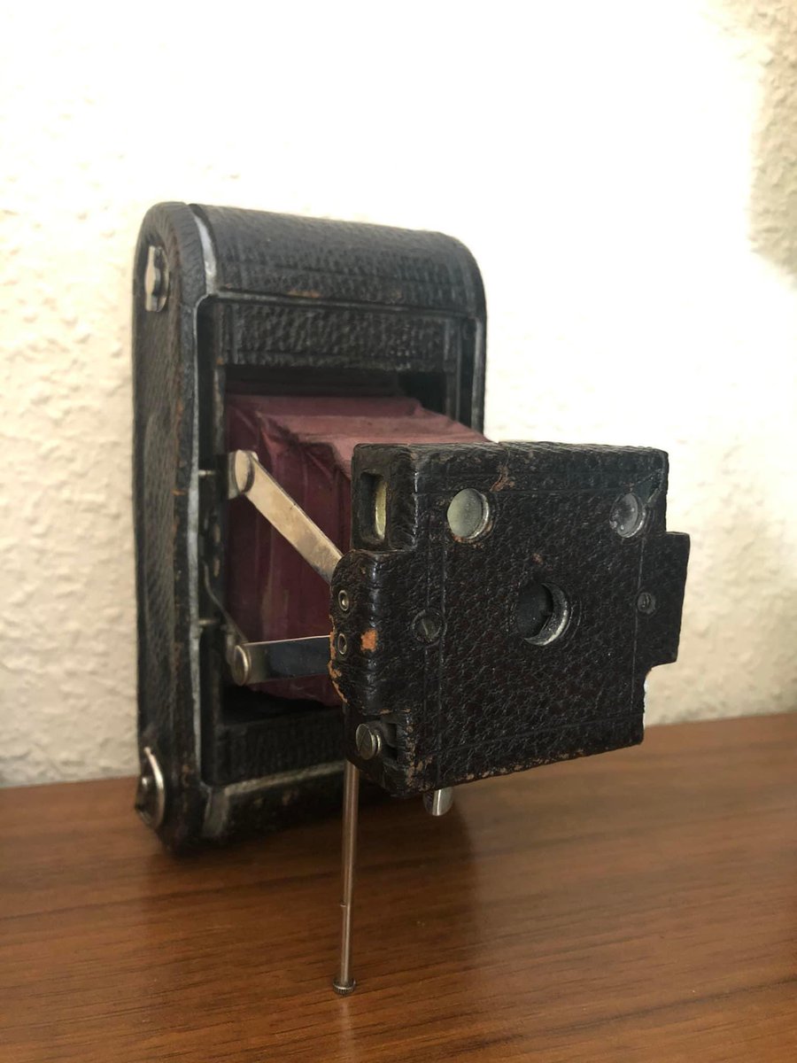 Una de las cámaras más antiguas que tengo, es esta kodak de 1898 #retro #nostalgia #kodak #coleccion #vintage #camara