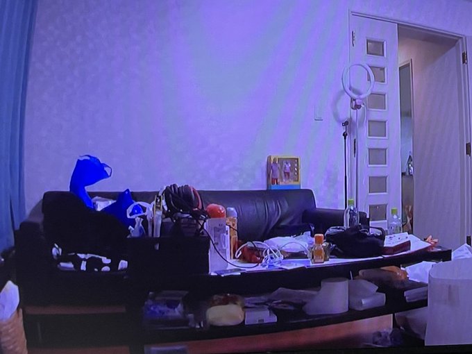 クロちゃんの家テーブルにぺぺローションあって草 https://t.co/NqwtswIqcs