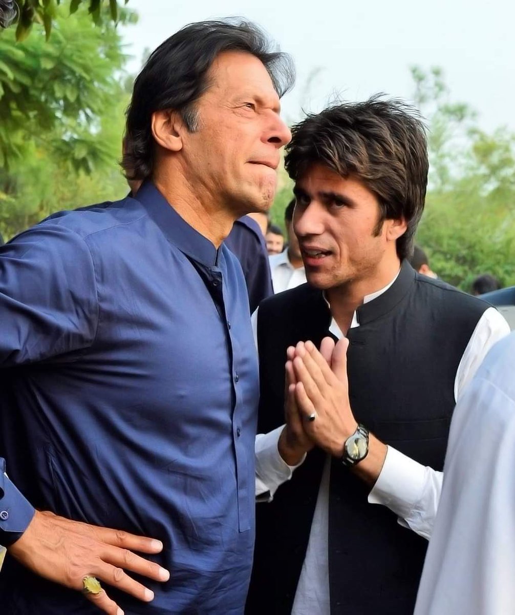 باجوڑ سے پاکستان تحریک انصاف کے سرگرم رکن ریحان زیب کے بہیمانہ قتل کی شدید مذمت کرتا، ایک محبّ وطن نوجوان کے سفاک قاتلوں کا سراغ لگانے اور انہیں فوری طور پر قانون کے کٹہرے میں کھڑا کرنے کا مطالبہ کرتا ہوں۔

سبّی میں پرامن انتخابی ریلی میں بم دھماکے اور خیبرپختونخوا میں ٹارگٹ کلنگ