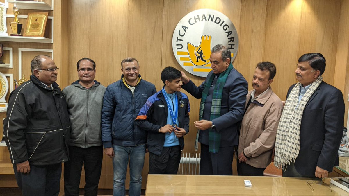 SanjayTandonBJP's tweet photo. Our @UTCACH Player & Most expensive Cricketer in the history of Women's Premier League @KashveeG  was awarded another title by @BCCI at the Namam Awards Ceremony in Hyderabad. She couldn't attend the ceremony cause of foot injury so today honored her with 'Jagmohan Dalmiya medal for the Best Women Cricketer (Jr Domestic)' at the Cricket Stadium Sector 16 Chandigarh and wished her lot of success in the coming years, Present were Devinder Sharma Secretary UTCA, @CAAlokKrishan Treasurer, Kashvi's father Sh Sudesh Kumar, Sanjay Dabas and Rajiv Manchanda.