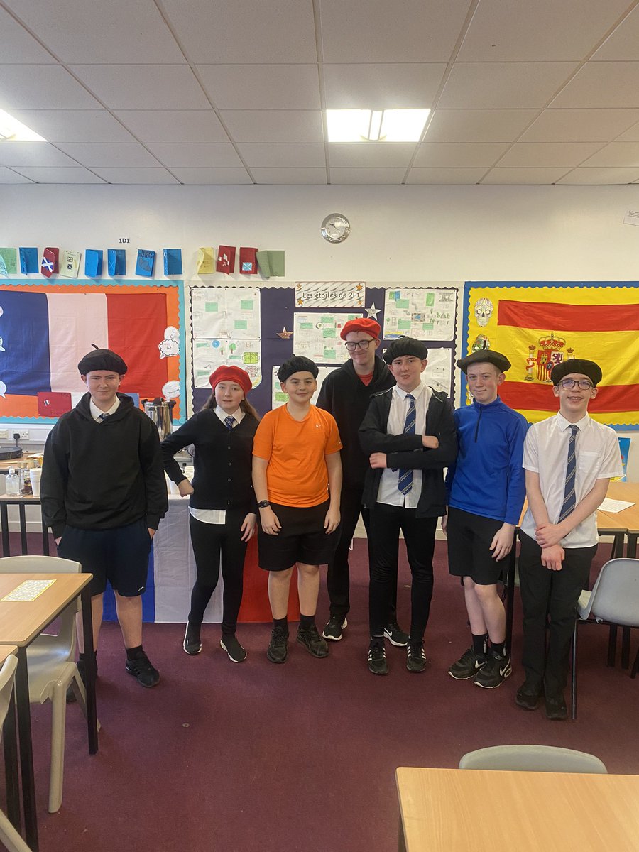 RhsModlangs's tweet image. A great staff French café at lunch today with some French bingo thrown in! @LangsWeekScot @scottishcilt @renfrew_high #scotlandloveslanguages