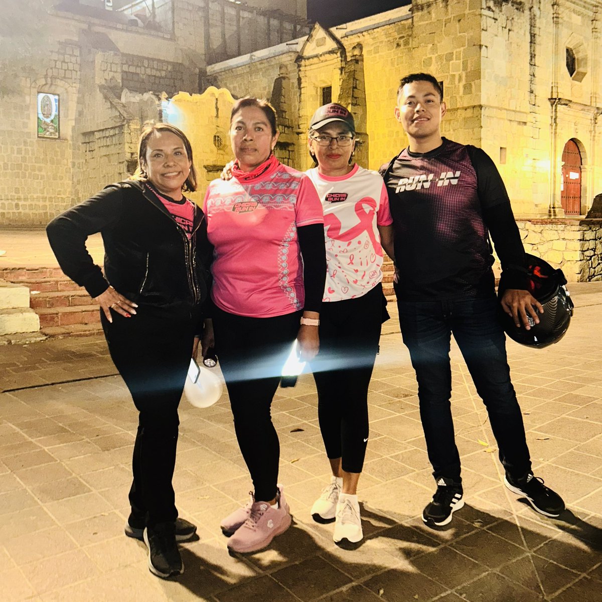 RunInOaxaca's tweet photo. ¡Celebramos la vida! ✨ 

La noche de ayer, disfrutamos de nuestro martes rosa, martes de Chicas Run In (Oaxaca), donde festejamos a nuestras cumpleañeras del mes. 

¡Únete a nuestra familia! 

#ChicasRunIn #KilómetrosDeFelicidad #Oaxaca https://t.co/dIO3tDAYyc