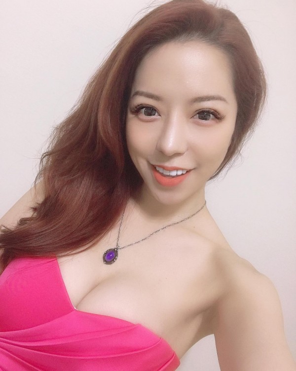 婚期を逃したけど、まだまだセックスライフを充実させるために大人のチャットが欠かせない。同じように楽しむ仲間がいたら、ぜひフォロー＆DMしてください。