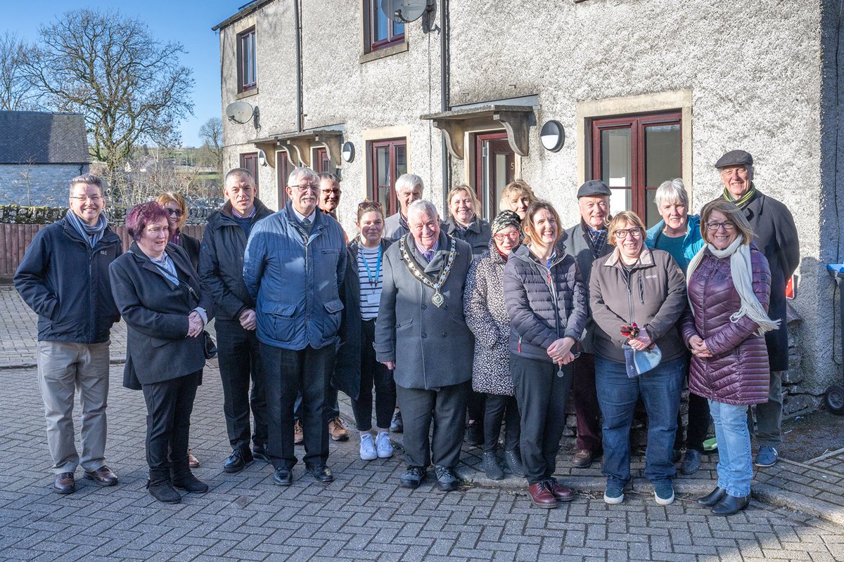 derbyshiredales's tweet photo. Our intervention has transformed 5 neglected properties in the heart of #Monyash into fabulous refurbished eco-friendly homes for local people.
Working with partners including @NottsCommHA https://t.co/EbMrL3V36y