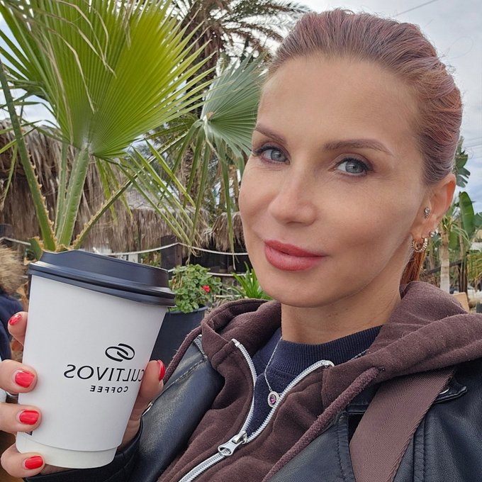 Noch einen letzten Cappuccino aber to go hier und dann geht's schon langsam los in Richtung Flughafen<a href="/tag/picoftheday"class="tags"><span>#picoftheday</span></a><a href="/tag/sexy"class="tags"><span>#sexy</span></a><a href="/tag/bestfans"class="tags"><span>#bestfans</span></a><a href="/tag/sexymorning"class="tags"><span>#sexymorning</span></a><a href="/tag/be"class="tags"><span>#be</span></a>