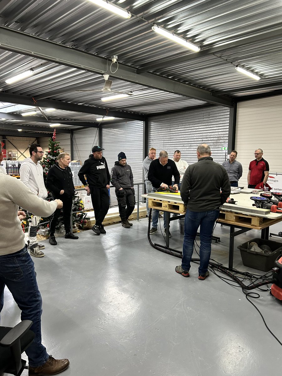 ScholsJ's tweet photo. ProCoatings Themadag:
“Vloeren schuren en coaten” 
In samenwerking met Flex en Caparol https://t.co/6uJFC4bcEE