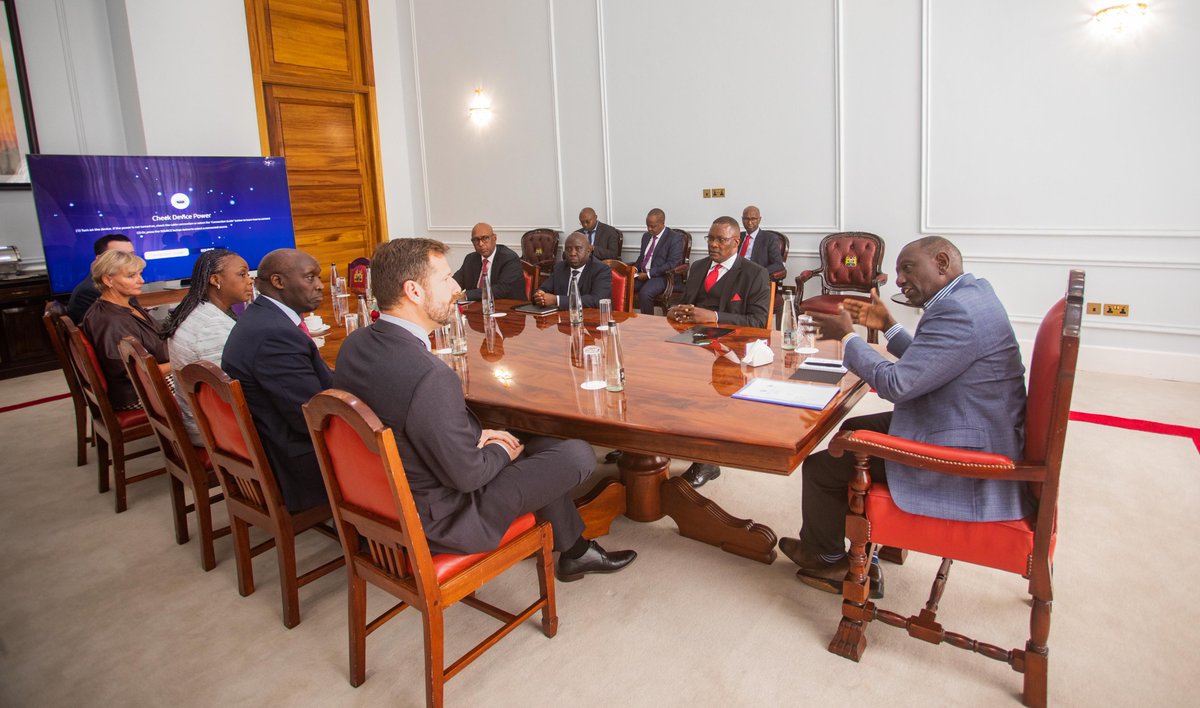 WilliamsRuto's tweet photo. American technology company Oracle Corporation has announced it will set up a regional data centre in Kenya. It will be the second such data centre in Africa.

Met Oracle delegation led by Senior Vice-President (OCI Product and Industries) Scott Twaddle. Present were ICT Cabinet Secretary @EliudOwalo and Principal Secretary @tanuijohn.