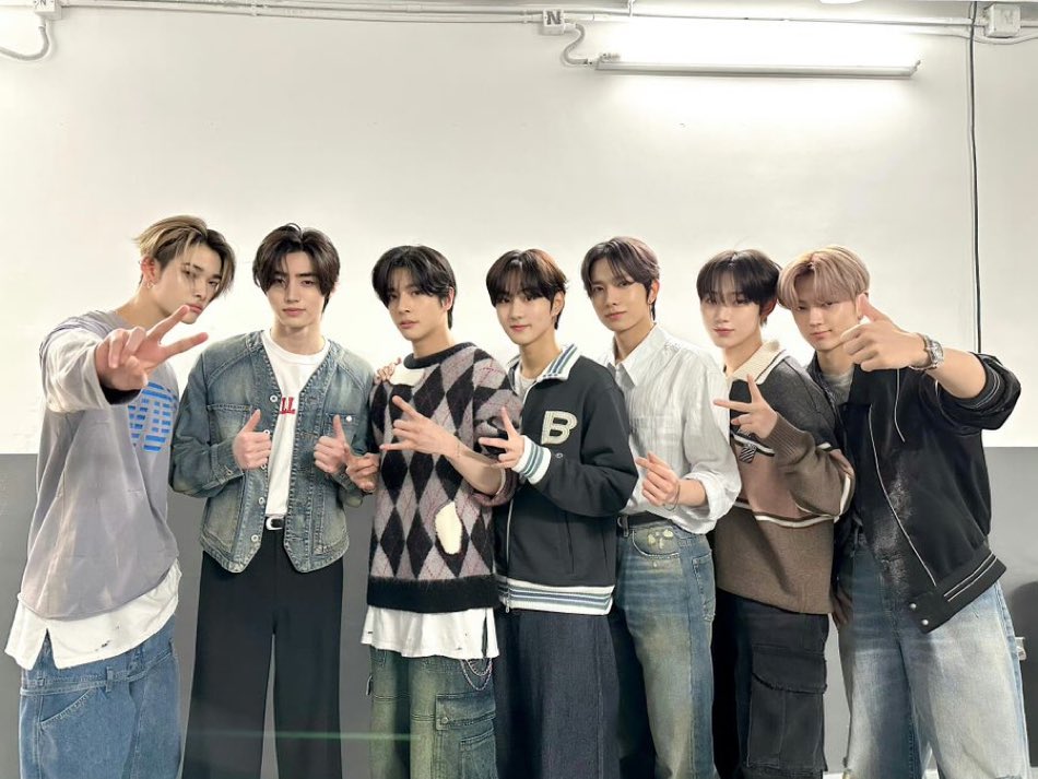 Wrapping up our second offline fansign in Macau, meeting ENGENEs face to face was an amazing experience for us. Your presence brightened our day. Thank you for coming!