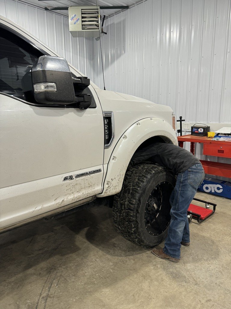 Diesel I students getting an up close hands on learning experience! 
#SCCexperience #SCChandsonlearning #SCCdiesel #Diesel #DieselMechanic #Ford