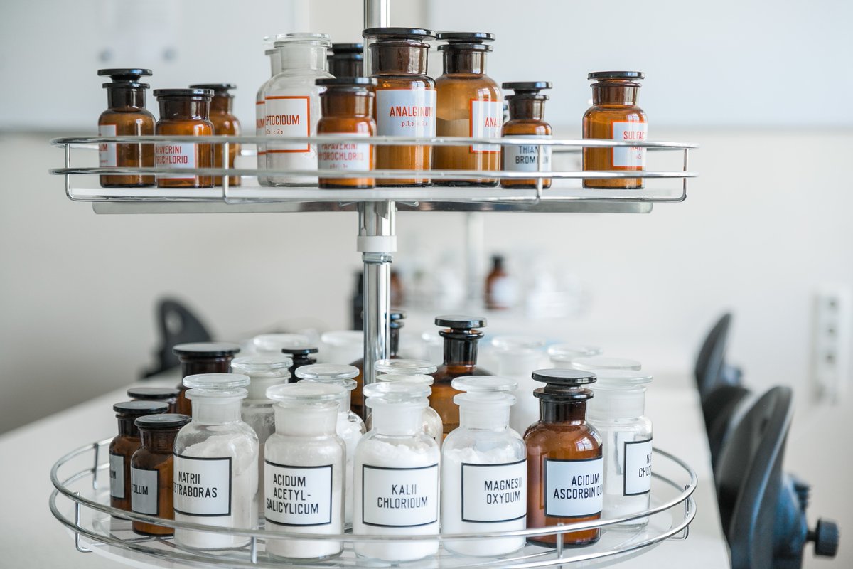 Ikgadējā <a href="/FarmaceituBiedr/">Farmaceitu biedrība</a> studentu pētniecisko darbu konferencē LU farmācijas maģistrantes sniegs ieskatu tēmās, kuras aktuālas jauno farmācijas speciālistu vidū, kā arī vairos izpratni par pierādījumos balstītas medicīnas un farmaceitiskās aprūpes nozīmi.
mf.lu.lv/par-mums/zinas…