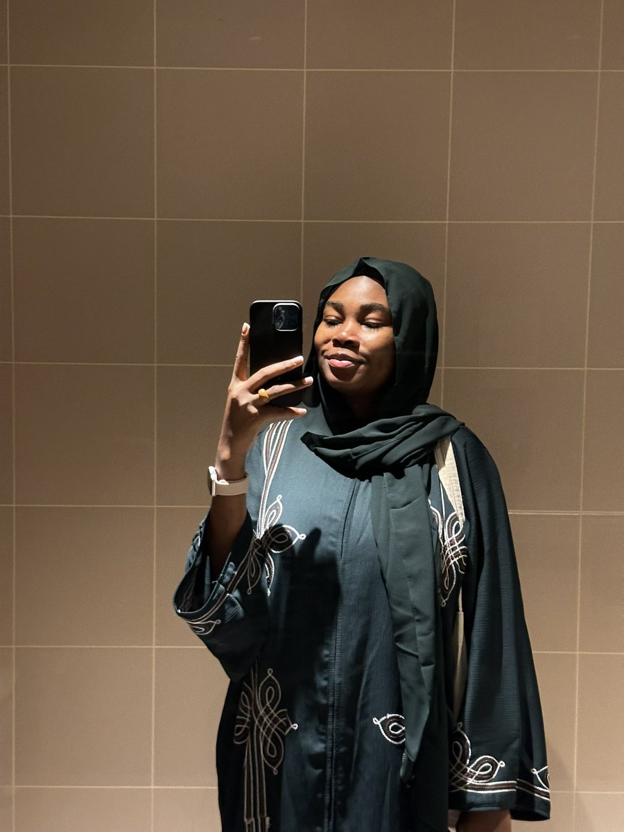 _Oyeyinka's tweet photo. I think I shine in green 💚 https://t.co/7FotlRoVPA