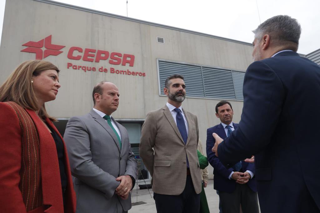 Hoy he visitado la nueva planta de tratamiento y reutilización de agua de <a href="/Cepsa/">XXXXXXXX</a> en San Roque (#Cádiz). Unas instalaciones que suponen, además de un excelente ejemplo de ♻️economía circular, un paso más en la adaptación de la industria andaluza al cambio climático. 🔝