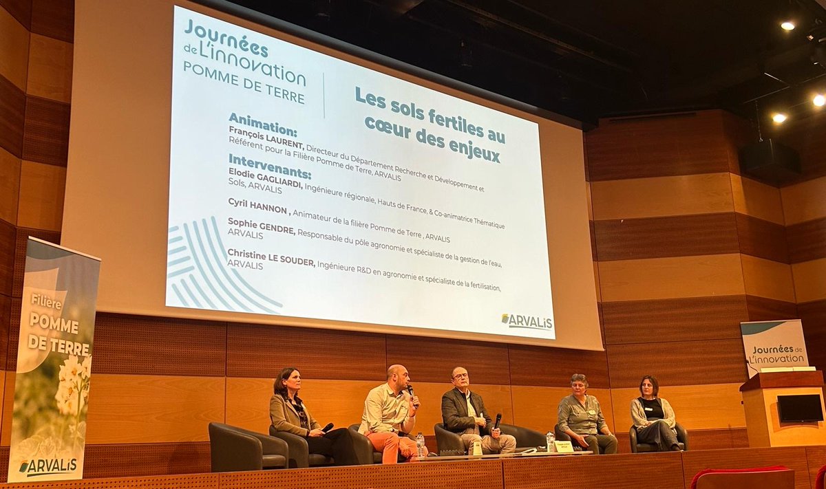 ArvalisHdF's tweet image. [Live] Les Journées de l&apos;Innovation #jiarvalis continuent avec la journée filière #pommedeterre
Cet après-midi est dédié à la thématique de la fertilité des sols
👨‍🌾 160 agriculteurs et techniciens sont réunis pour participer aux échanges!
#GIPT #CNIPT #UNPT #FN3PT
#Arvalis
