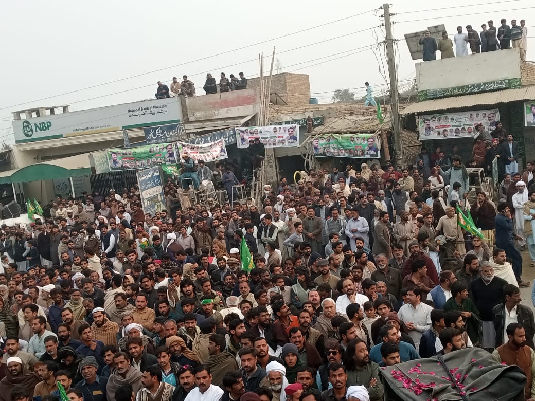 rehman7750's tweet photo. پیر جگی موڑ چھا گیا 
کوٹ ادو 
پیر جگی موڑ کی عوام نے ثابت کر دیا کہ وہ مسلم لیگ ن کے ساتھ کھڑے ہیں آج پیر جگی موڑ جلسےبمیں ملک قاسم ہنجرا نے خطاب کیا انشااللہ 8 فروری  شیر کی جیت کا دن ہو گا 
#انشاءاللہ_MNA_NA179_ملک_غلام_قاسم_ہنجرا #انشاءاللہ_pp276_MPA_سردار_امجد_عباس_چانڈیہ https://t.co/Wt4izBcQjG