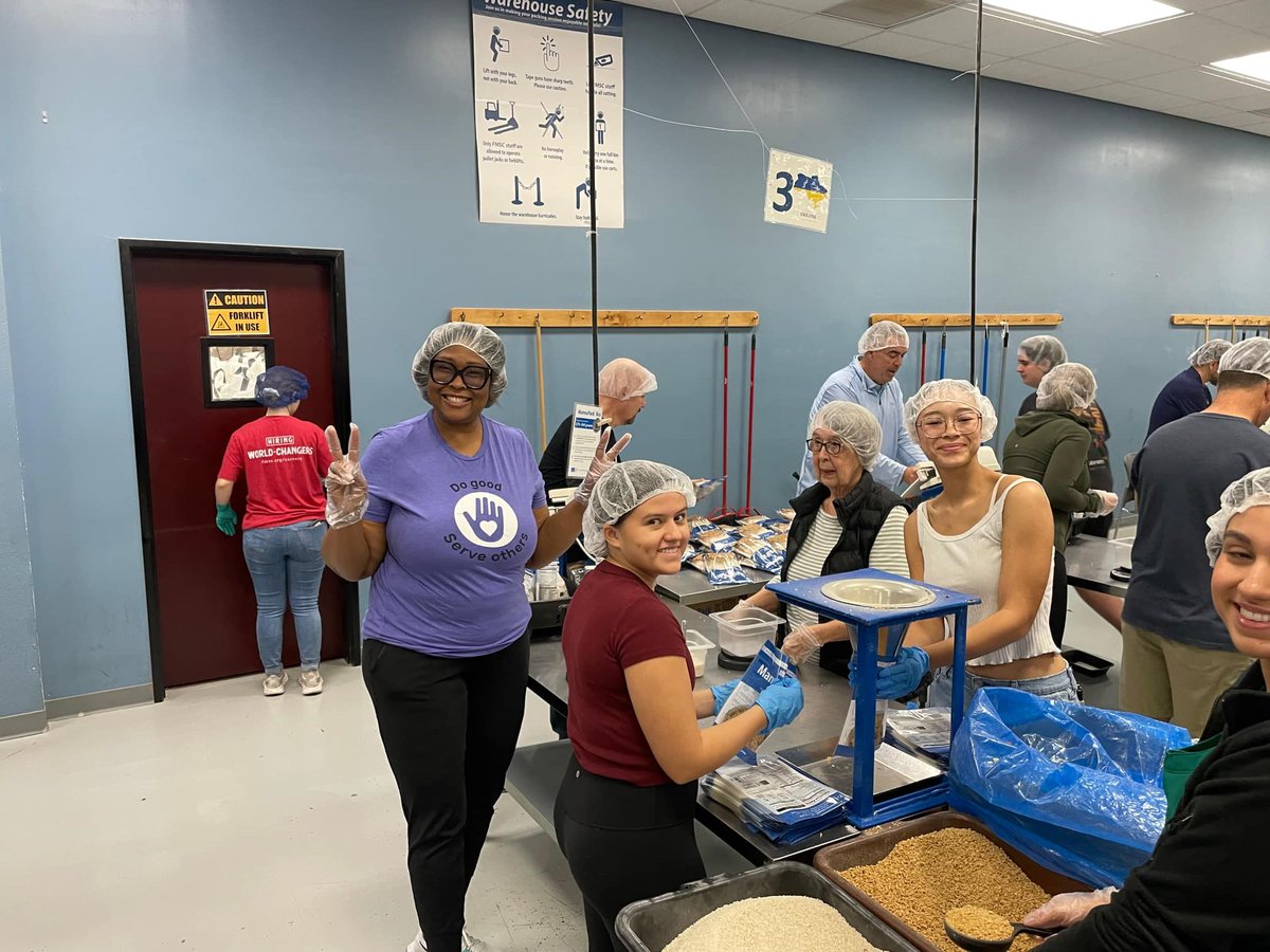 LifeAtNetApp's tweet image. In Arizona, @NetApp employees, partners, customers, and family members joined forces for the annual “Feed My Starving Children” event. Together, volunteers packed 210 boxes of food, creating 45,360 nutritious meals for children around the globe.

#NetAppServes #LifeatNetApp