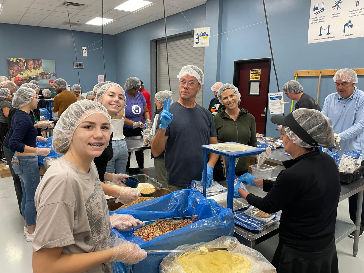 LifeAtNetApp's tweet image. In Arizona, @NetApp employees, partners, customers, and family members joined forces for the annual “Feed My Starving Children” event. Together, volunteers packed 210 boxes of food, creating 45,360 nutritious meals for children around the globe.

#NetAppServes #LifeatNetApp