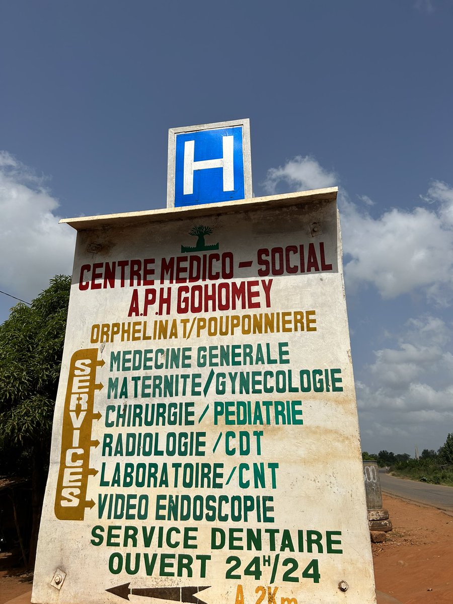 AmbAllBenin's tweet photo. Dans la série #VisiteDeProjets 🇩🇪 je vous présente aujourd’hui le Centre Médical APH à Gohomey fondé par l’#ONG 🇩🇪 «Action Pour l’Humanité» en 1994. 
Avec de nombreux services spécialisés, l’#hôpital APH garantit l‘accès aux soins de #santé pour une région entière.
@gouvbenin https://t.co/7nQPkdj1Uj